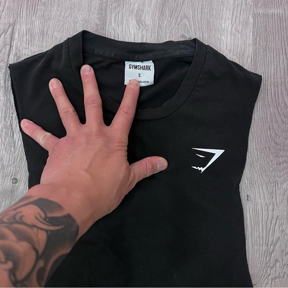 Gymshark Sleeveless Shirt - Picture 3 of 4